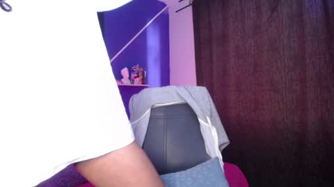 Snapshot of greeicy_love2 chatting on 01.15.25 greeicy_love2 online show from 01.15.25