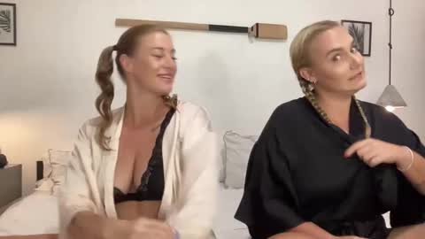 Snapshot of green_eyed_goddess_ chatting on 01.05.25 Green Eyed Goddess online show from 01.05.25