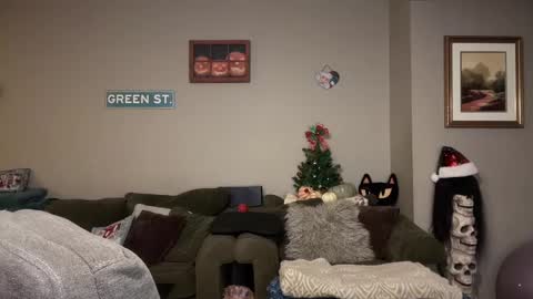 Snapshot of greenxxxqueen chatting on 12.15.24 SexQueen Nikki online show from 12.15.24