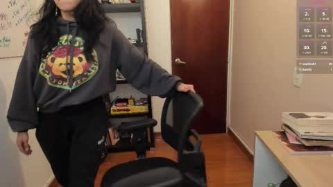 Snapshot of gretagat chatting on 11.26.25 Greta online show from 11.26.25