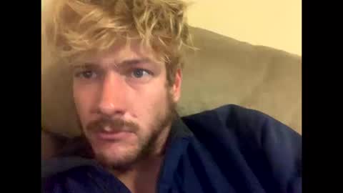 Snapshot of greyvan96 chatting on 10.12.25 Perfectlyaveragesavage online show from 10.12.25