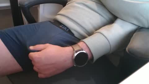 Snapshot of griesie chatting on 10.29.25 Griesie online show from 10.29.25