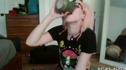 Snapshot of grimy_girlie chatting on 09.30.25 grimygirlie online show from 09.30.25