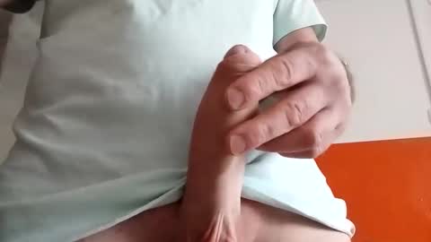 Snapshot of grzegorz34 chatting on 01.07.25 Greg online show from 01.07.25