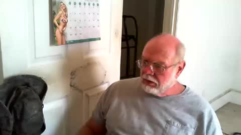 Snapshot of gtnolder60 chatting on 09.08.25 Gary online show from 09.08.25