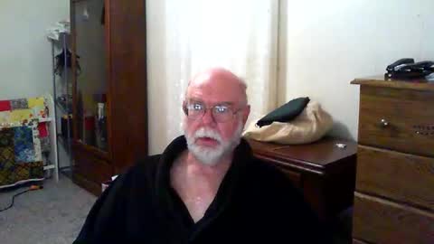 Snapshot of gtnolder60 chatting on 10.09.25 Gary online show from 10.09.25