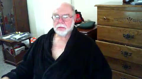 Snapshot of gtnolder60 chatting on 11.21.25 Gary online show from 11.21.25