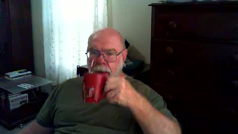 Snapshot of gtnolder60 chatting on 06.11.26 Gary online show from 06.11.26