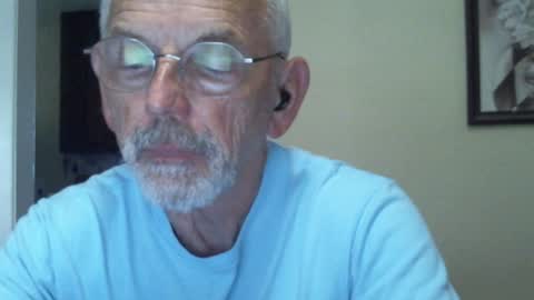 Snapshot of gulfcoast1952 chatting on 12.03.24 Roy online show from 12.03.24