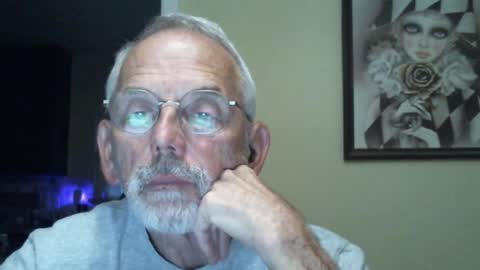 Snapshot of gulfcoast1952 chatting on 12.04.24 Roy online show from 12.04.24