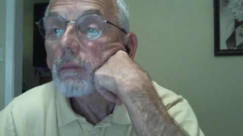 Snapshot of gulfcoast1952 chatting on 12.07.24 Roy online show from 12.07.24