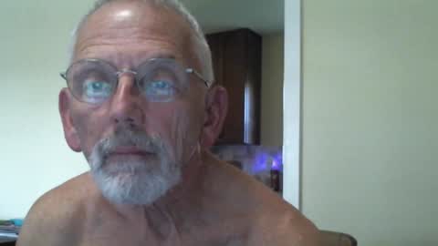 Snapshot of gulfcoast1952 chatting on 01.07.25 Roy online show from 01.07.25