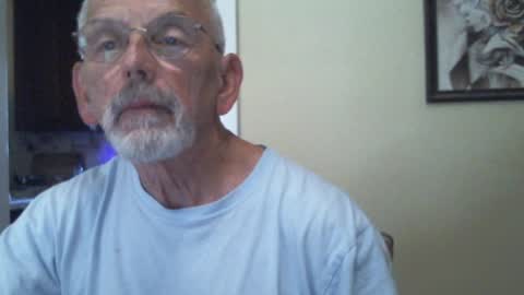 Snapshot of gulfcoast1952 chatting on 01.11.25 Roy online show from 01.11.25