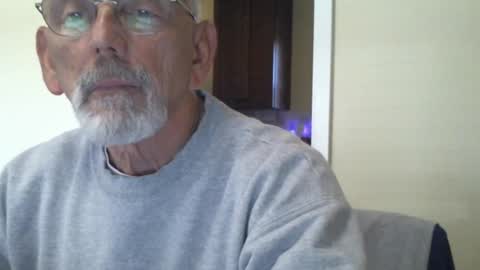 Snapshot of gulfcoast1952 chatting on 01.13.25 Roy online show from 01.13.25