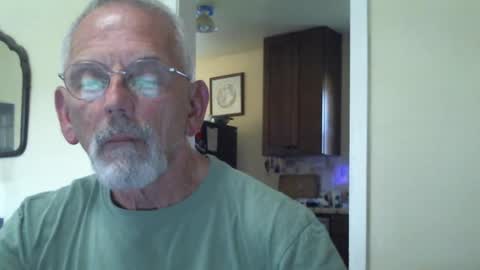 Snapshot of gulfcoast1952 chatting on 01.18.25 Roy online show from 01.18.25