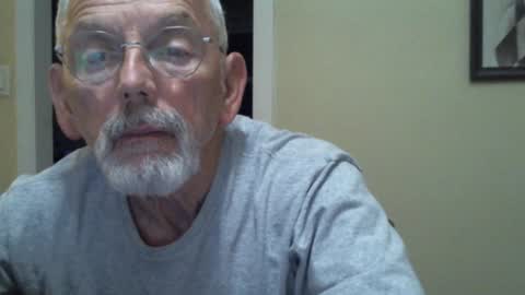 Snapshot of gulfcoast1952 chatting on 01.20.25 Roy online show from 01.20.25