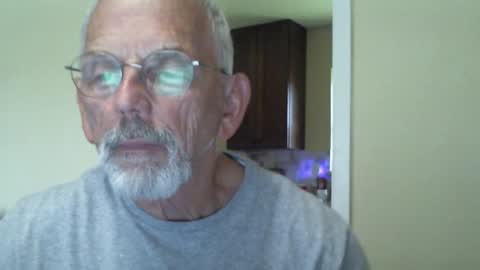 Snapshot of gulfcoast1952 chatting on 01.20.25 Roy online show from 01.20.25