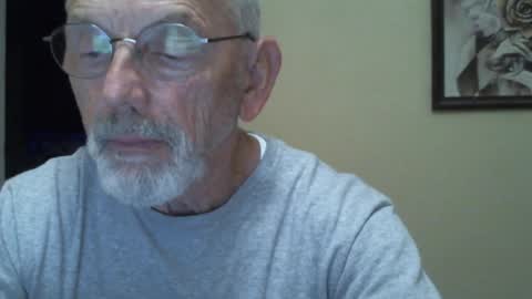 Snapshot of gulfcoast1952 chatting on 01.22.25 Roy online show from 01.22.25