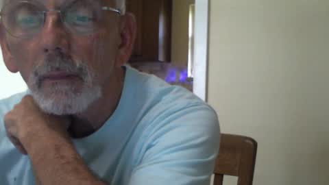 Snapshot of gulfcoast1952 chatting on 02.08.25 Roy online show from 02.08.25