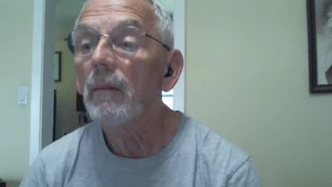 Snapshot of gulfcoast1952 chatting on 02.10.25 Roy online show from 02.10.25