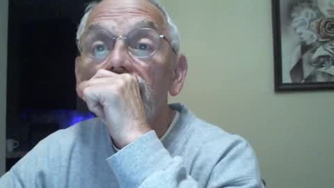 Snapshot of gulfcoast1952 chatting on 02.12.25 Roy online show from 02.12.25