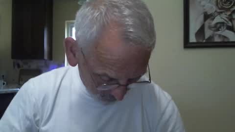 Snapshot of gulfcoast1952 chatting on 02.12.25 Roy online show from 02.12.25