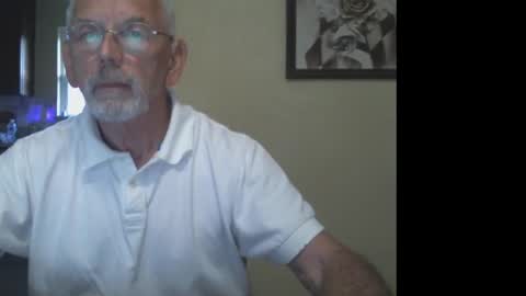 Snapshot of gulfcoast1952 chatting on 10.05.25 Roy online show from 10.05.25