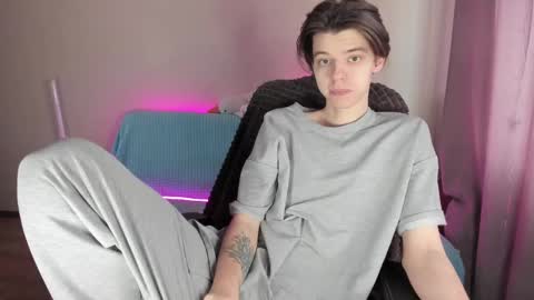 guy_liam1 online show from 02.28.25