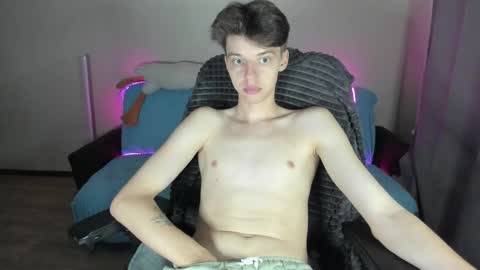 guy_liam1 online show from 09.28.25