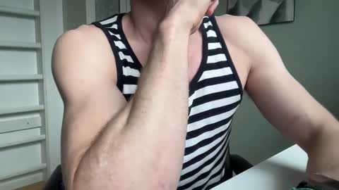 Snapshot of guyfromfinland1981 chatting on 03.11.25 NaughtyFitHusband online show from 03.11.25