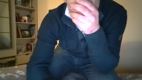 Snapshot of guywa chatting on 01.11.25 Drake online show from 01.11.25