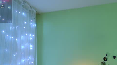 Snapshot of gwen_lady chatting on 12.24.24 Sweety Kitty online show from 12.24.24