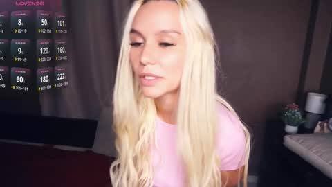Snapshot of gwenbudlong chatting on 10.24.25 Sofia online show from 10.24.25