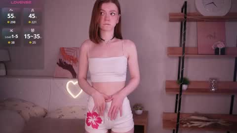 Snapshot of gwendatortoriello chatting on 06.09.26 Hello everyone Im May online show from 06.09.26