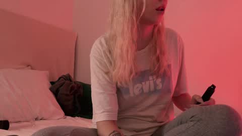 Snapshot of h2h0e chatting on 12.05.24 Lana online show from 12.05.24