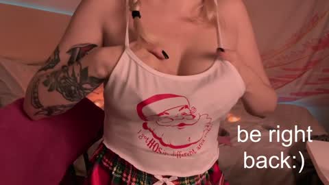 Snapshot of h2h0e chatting on 01.25.25 Lana online show from 01.25.25