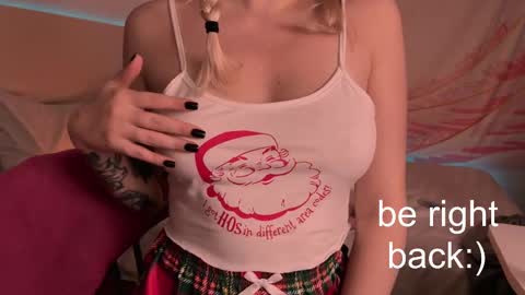 Snapshot of h2h0e chatting on 02.28.25 Lana online show from 02.28.25