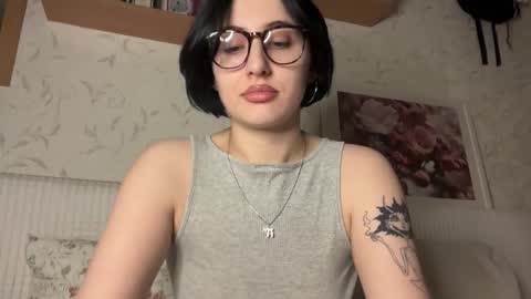 Snapshot of h3l9a_pataki chatting on 09.29.25 Helga online show from 09.29.25