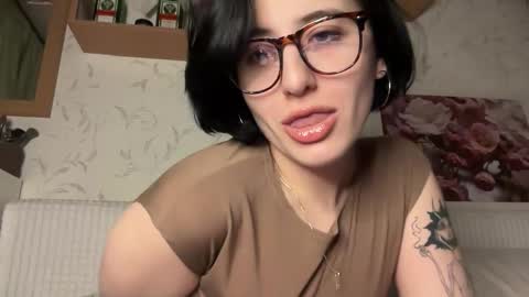 Snapshot of h3l9a_pataki chatting on 09.30.25 Helga online show from 09.30.25