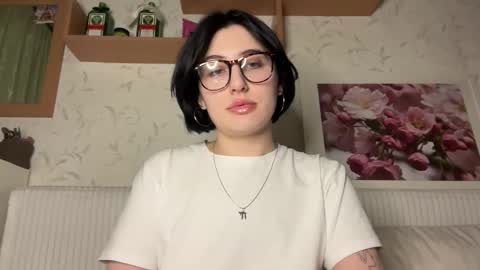 Snapshot of h3l9a_pataki chatting on 10.27.25 Helga online show from 10.27.25