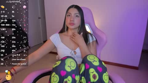 Snapshot of h3y_mia3 chatting on 01.20.25 Paulina online show from 01.20.25