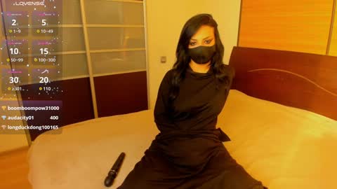 Snapshot of habibi_moon chatting on 01.14.25 Linda online show from 01.14.25