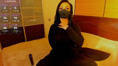 Snapshot of habibi_moon chatting on 01.26.25 Linda online show from 01.26.25