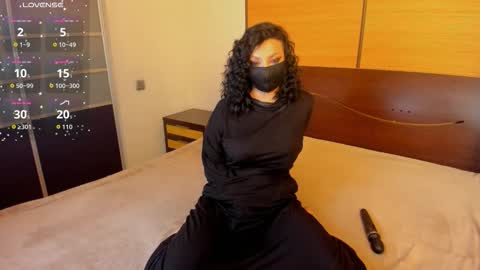Snapshot of habibi_moon chatting on 09.20.25 Linda online show from 09.20.25