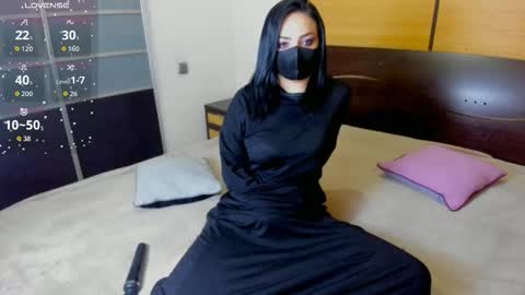 Snapshot of habibi_moon chatting on 10.01.25 Linda online show from 10.01.25