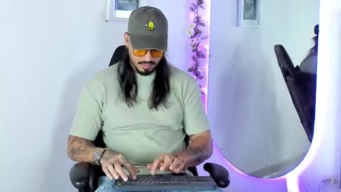 hache222 online show from 02.18.25