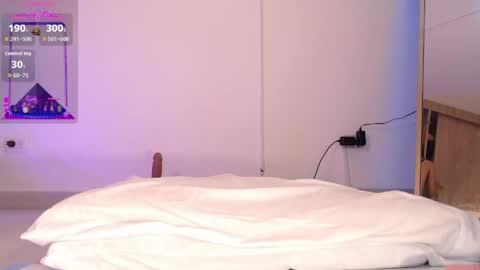  HADE ROSSE  online show from 04.12.26