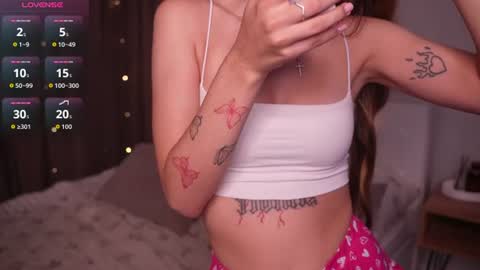 Snapshot of hadleynichols chatting on 06.29.26 Hi Im Rebecca Glad to see you in my room PVT is open online show from 06.29.26