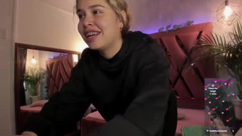 Snapshot of haelycute chatting on 03.11.25 Haely online show from 03.11.25
