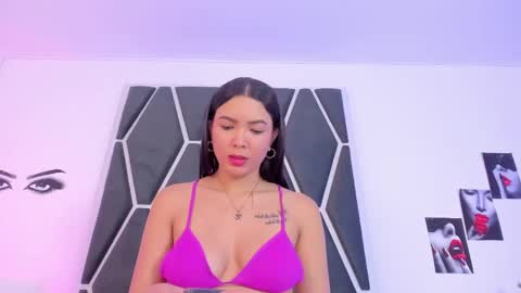 Snapshot of haiileymiller chatting on 03.08.25 Kendal online show from 03.08.25